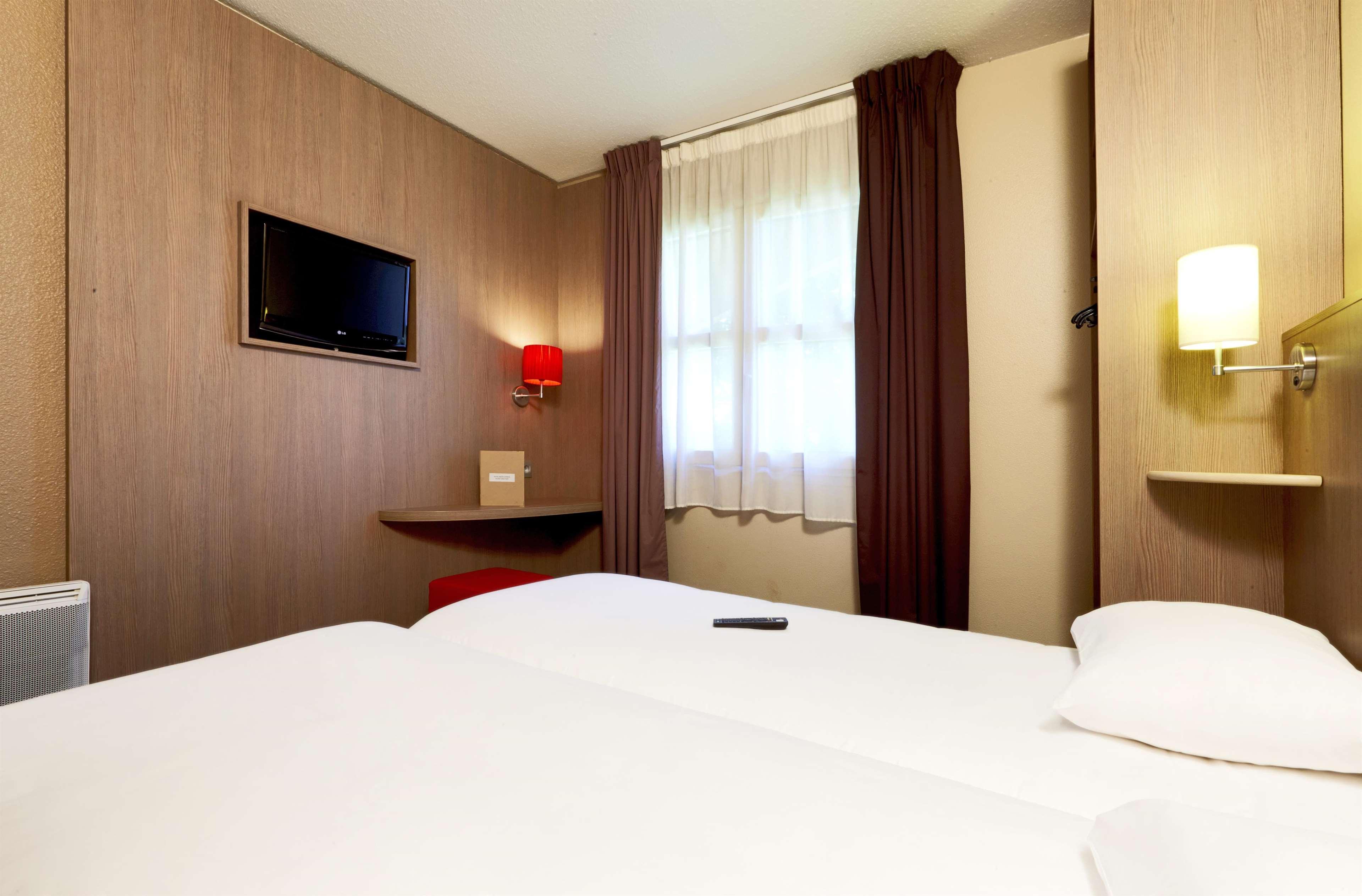 Brit Hotel Essentiel Cholet Esterno foto