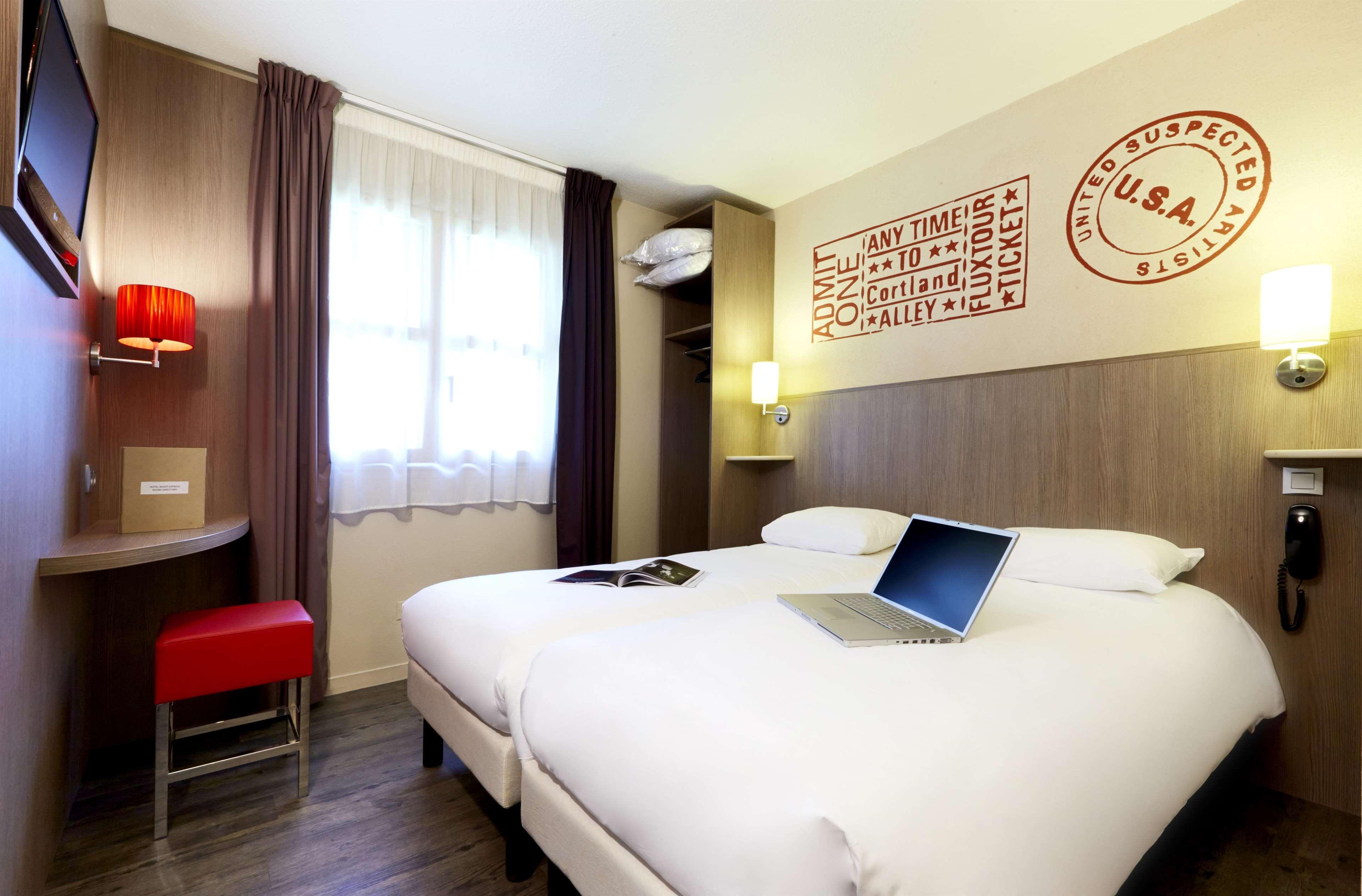 Brit Hotel Essentiel Cholet Esterno foto