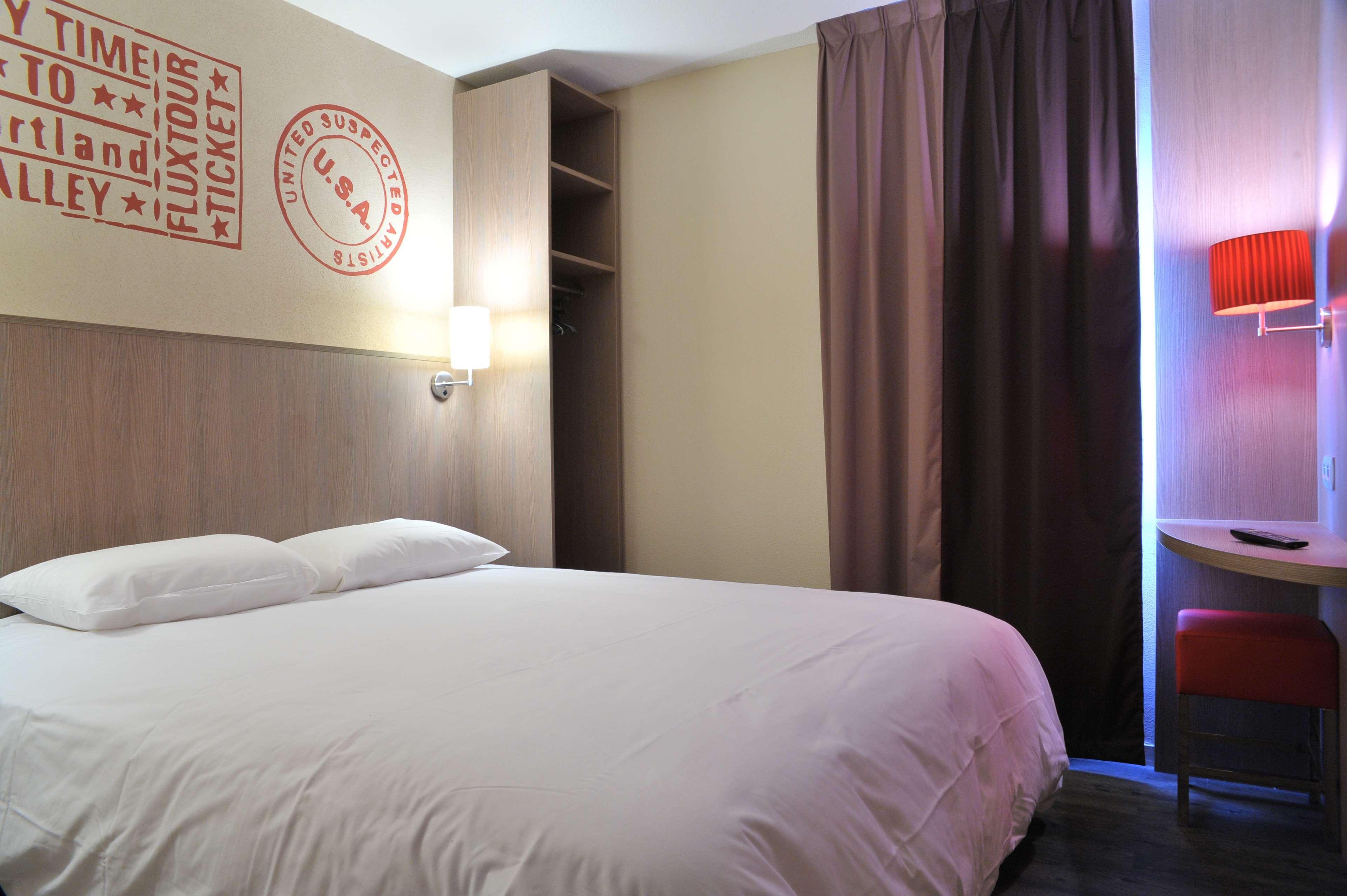 Brit Hotel Essentiel Cholet Esterno foto