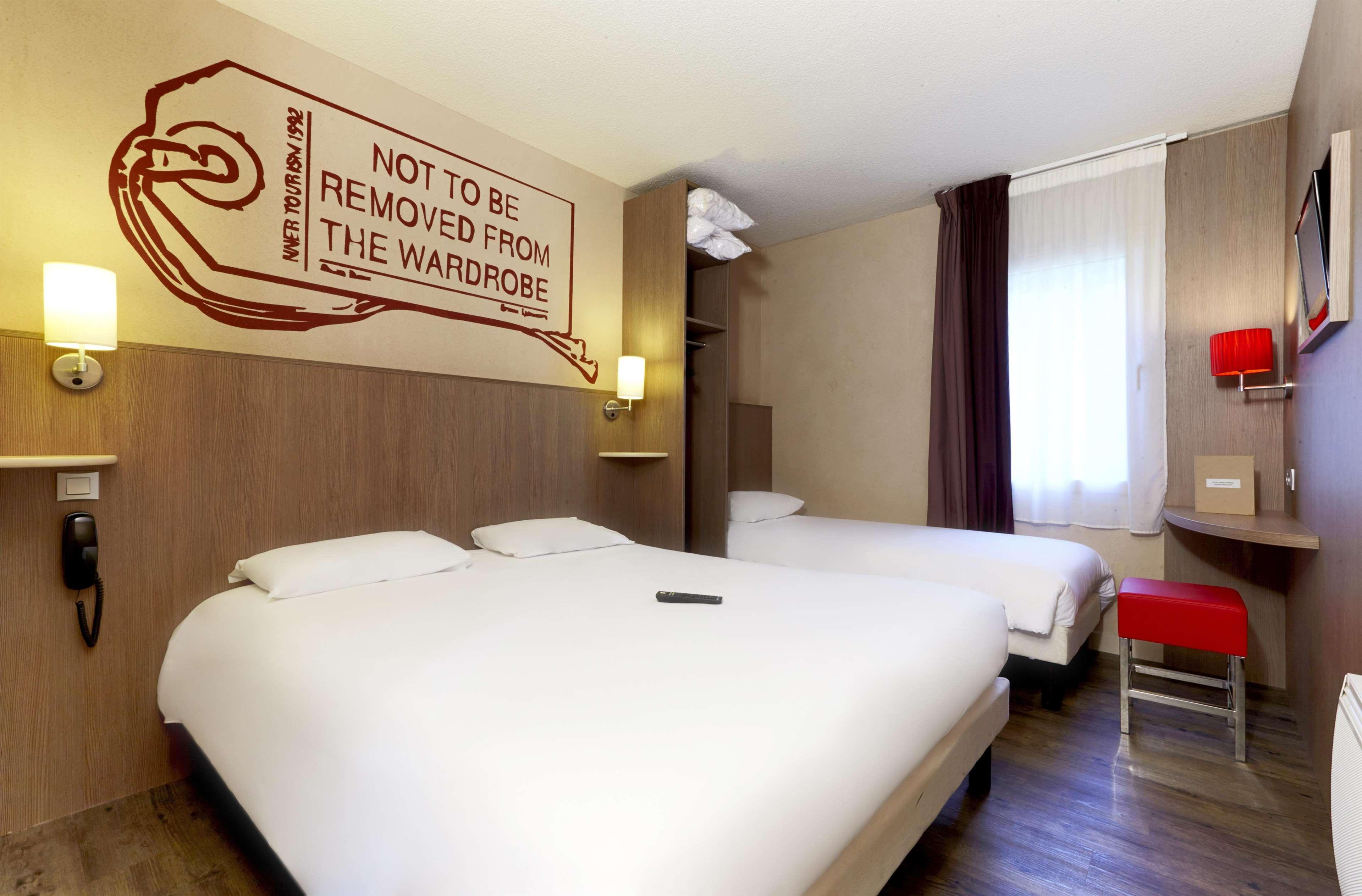 Brit Hotel Essentiel Cholet Esterno foto