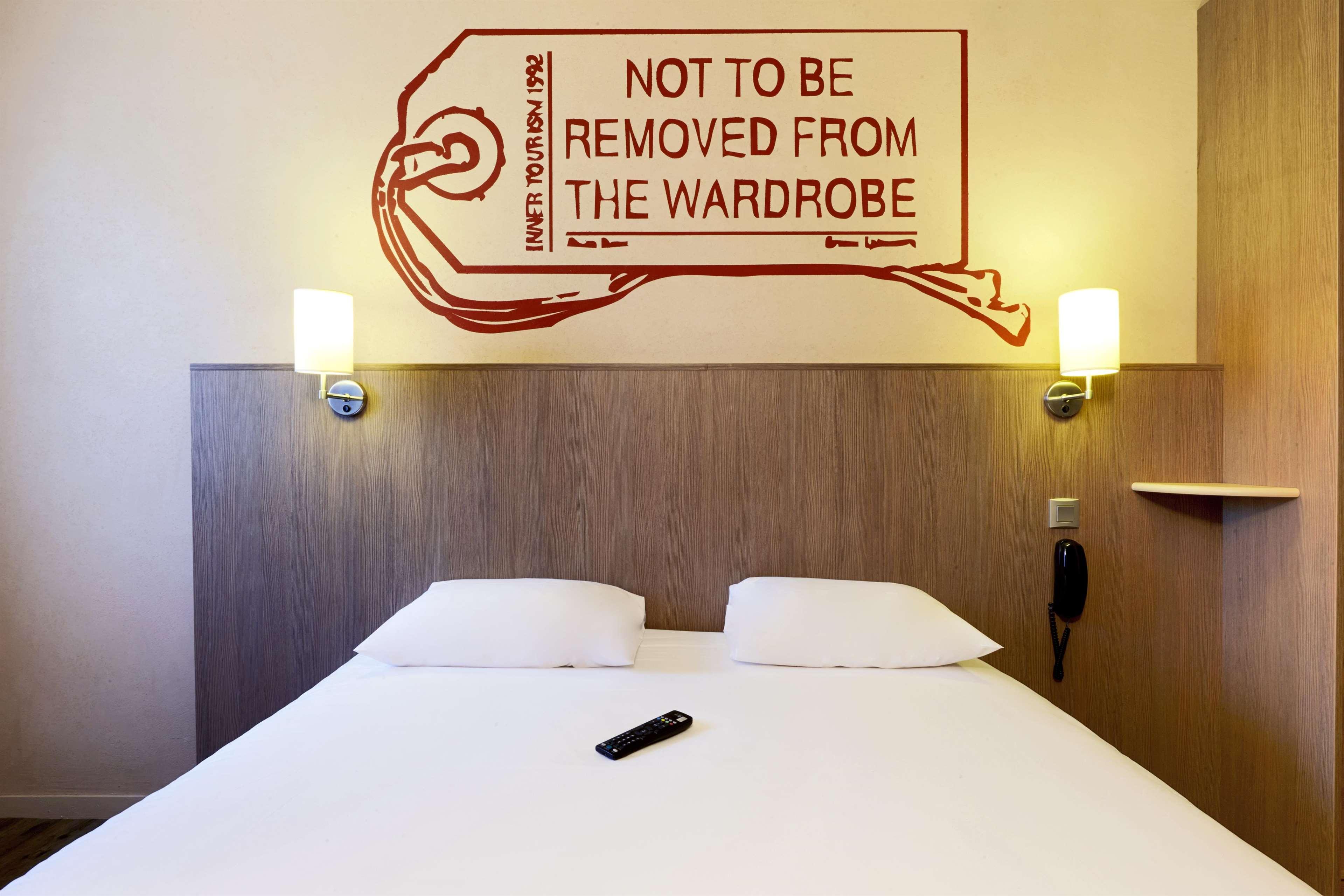 Brit Hotel Essentiel Cholet Esterno foto