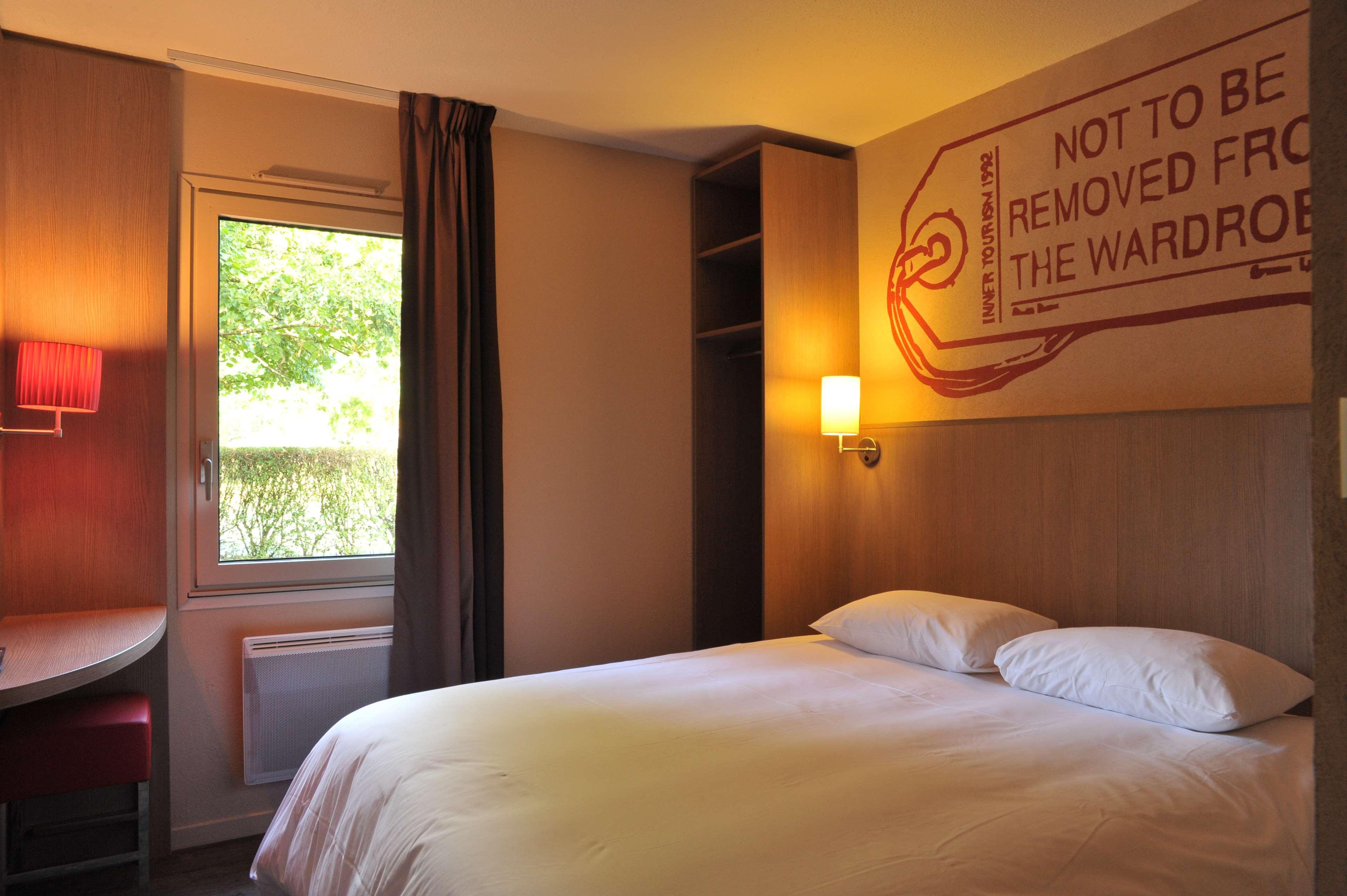 Brit Hotel Essentiel Cholet Esterno foto