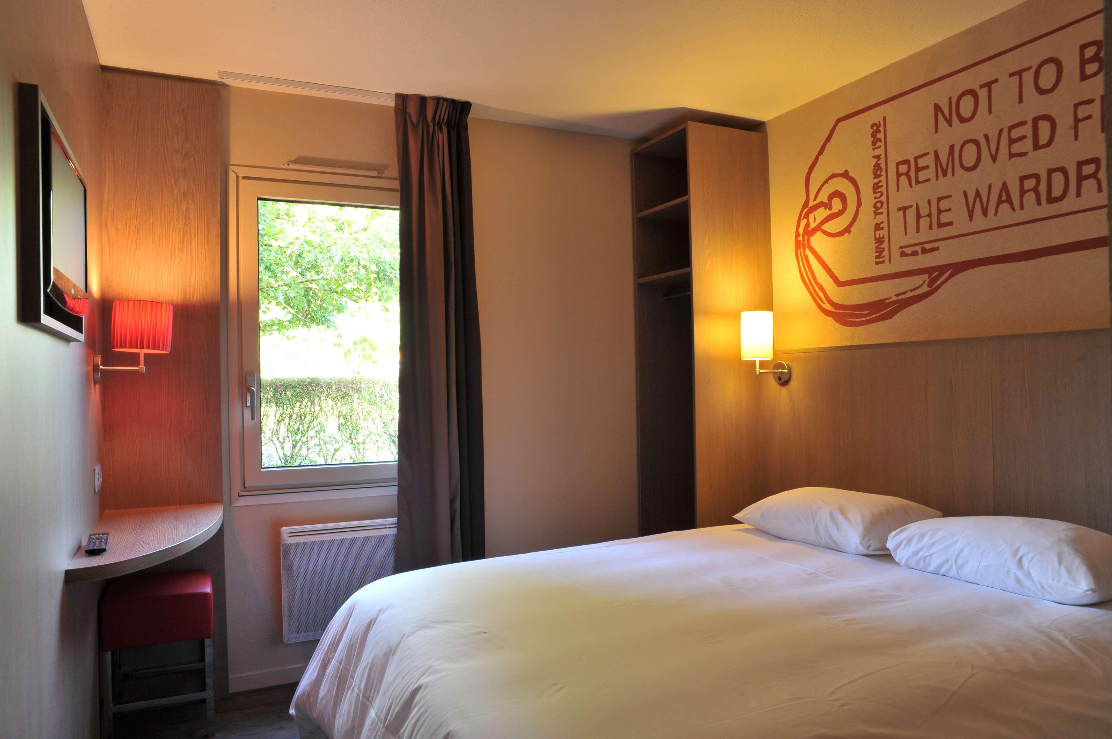 Brit Hotel Essentiel Cholet Esterno foto