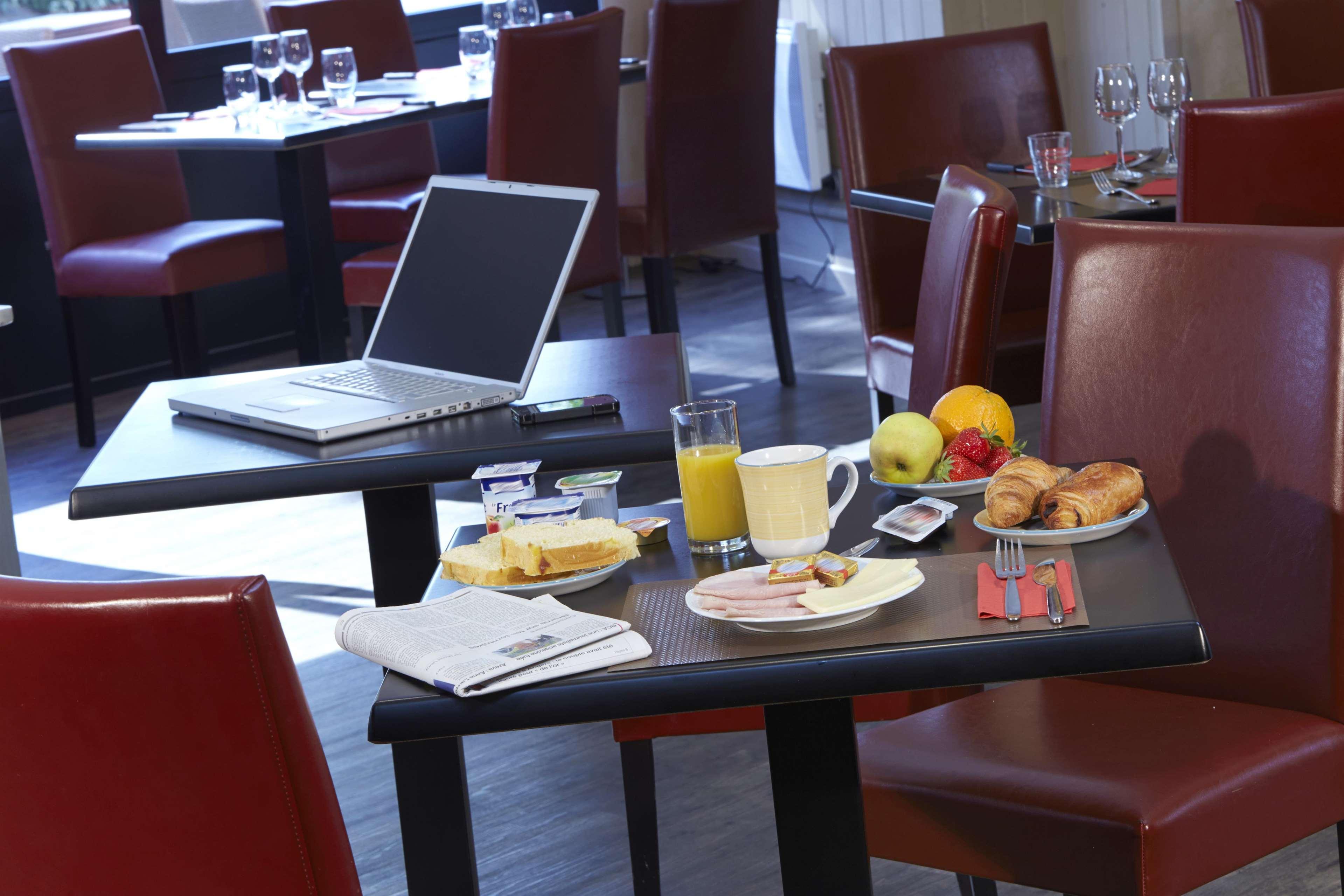 Brit Hotel Essentiel Cholet Esterno foto