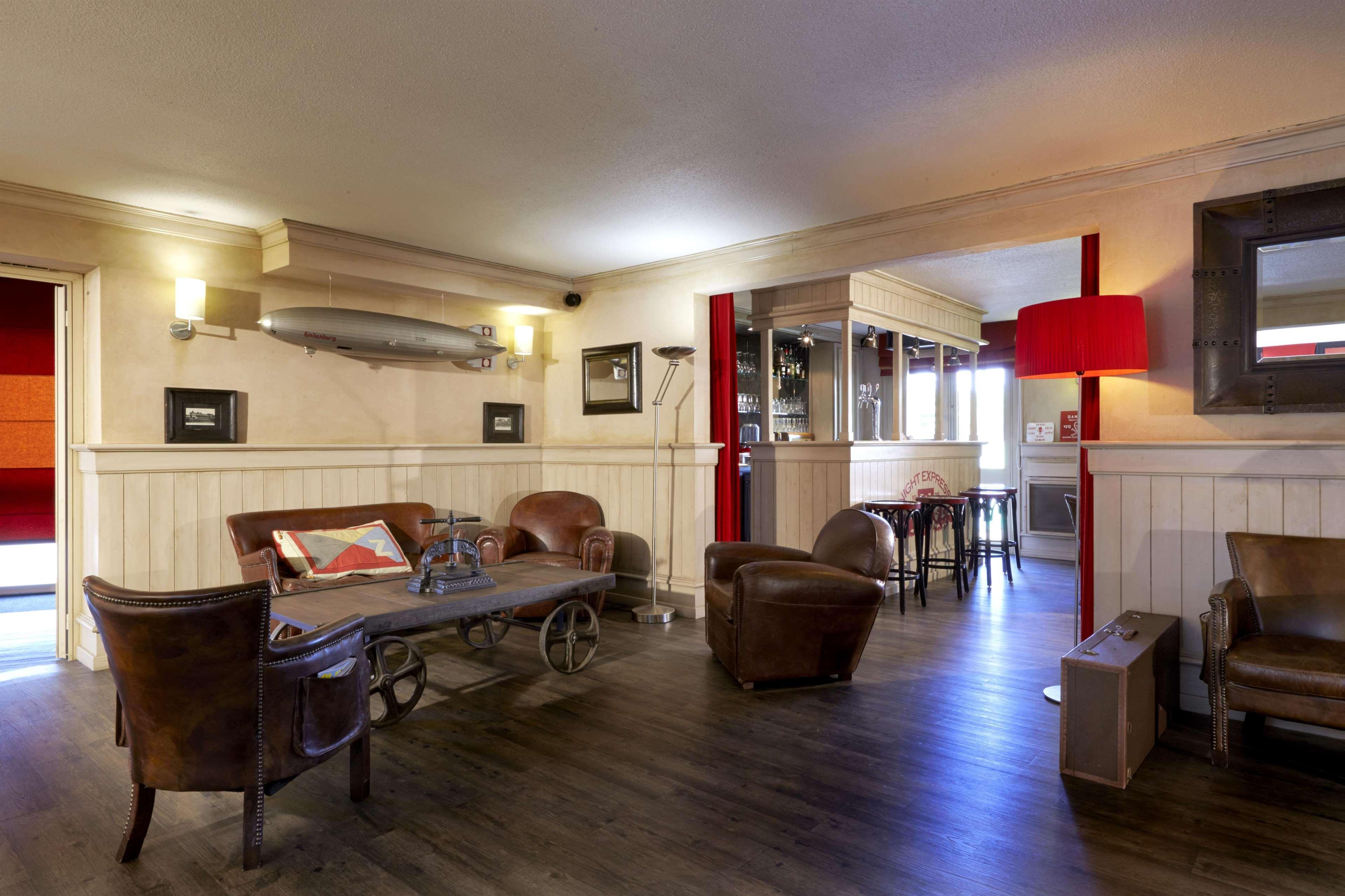 Brit Hotel Essentiel Cholet Esterno foto
