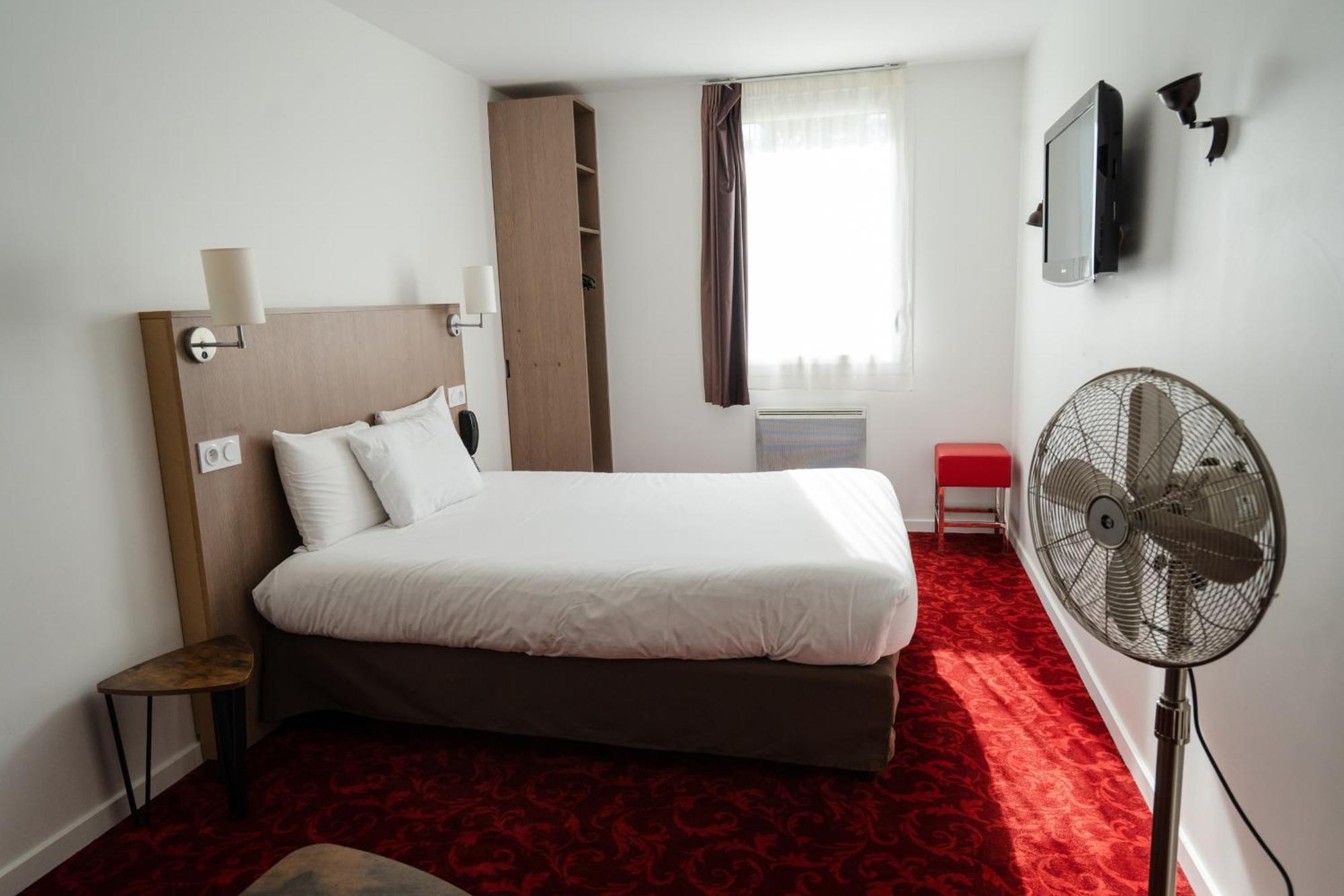Brit Hotel Essentiel Cholet Esterno foto