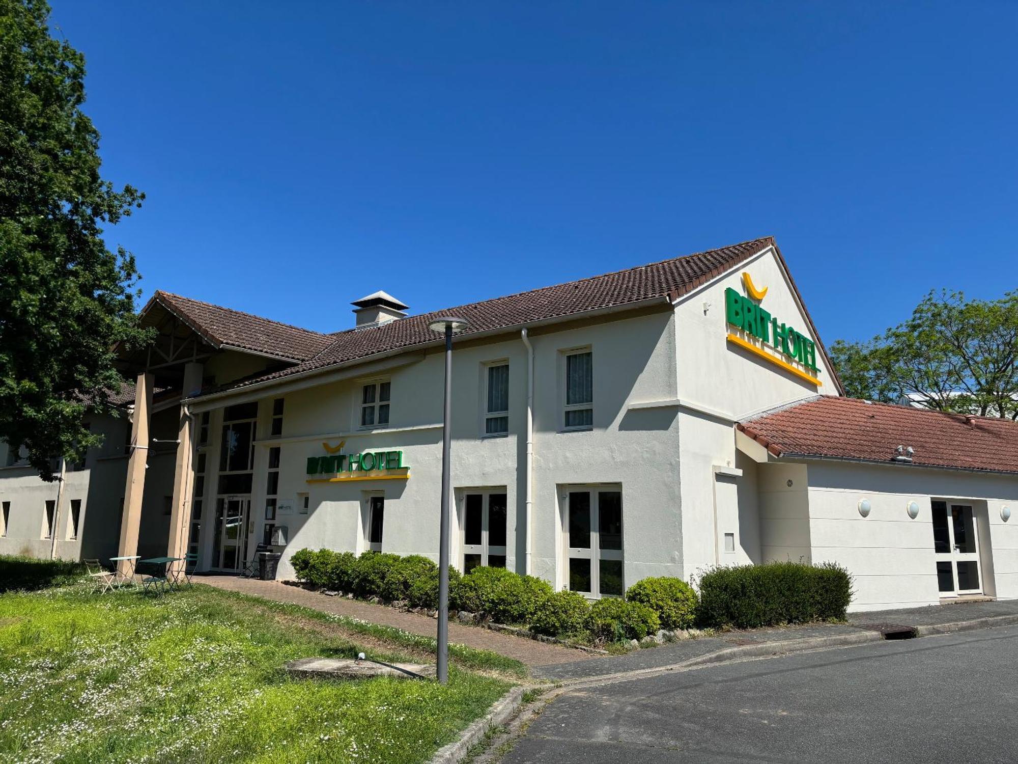 Brit Hotel Essentiel Cholet Esterno foto